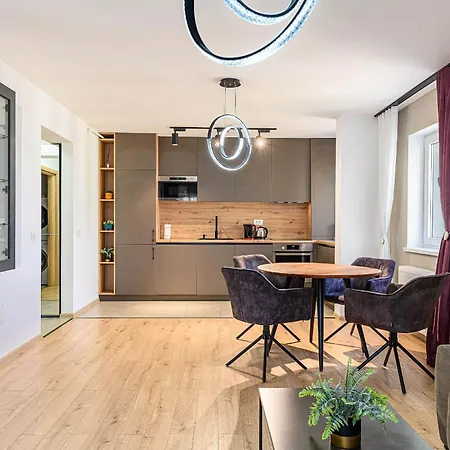 Coresi Perfect Place Апартаменти *